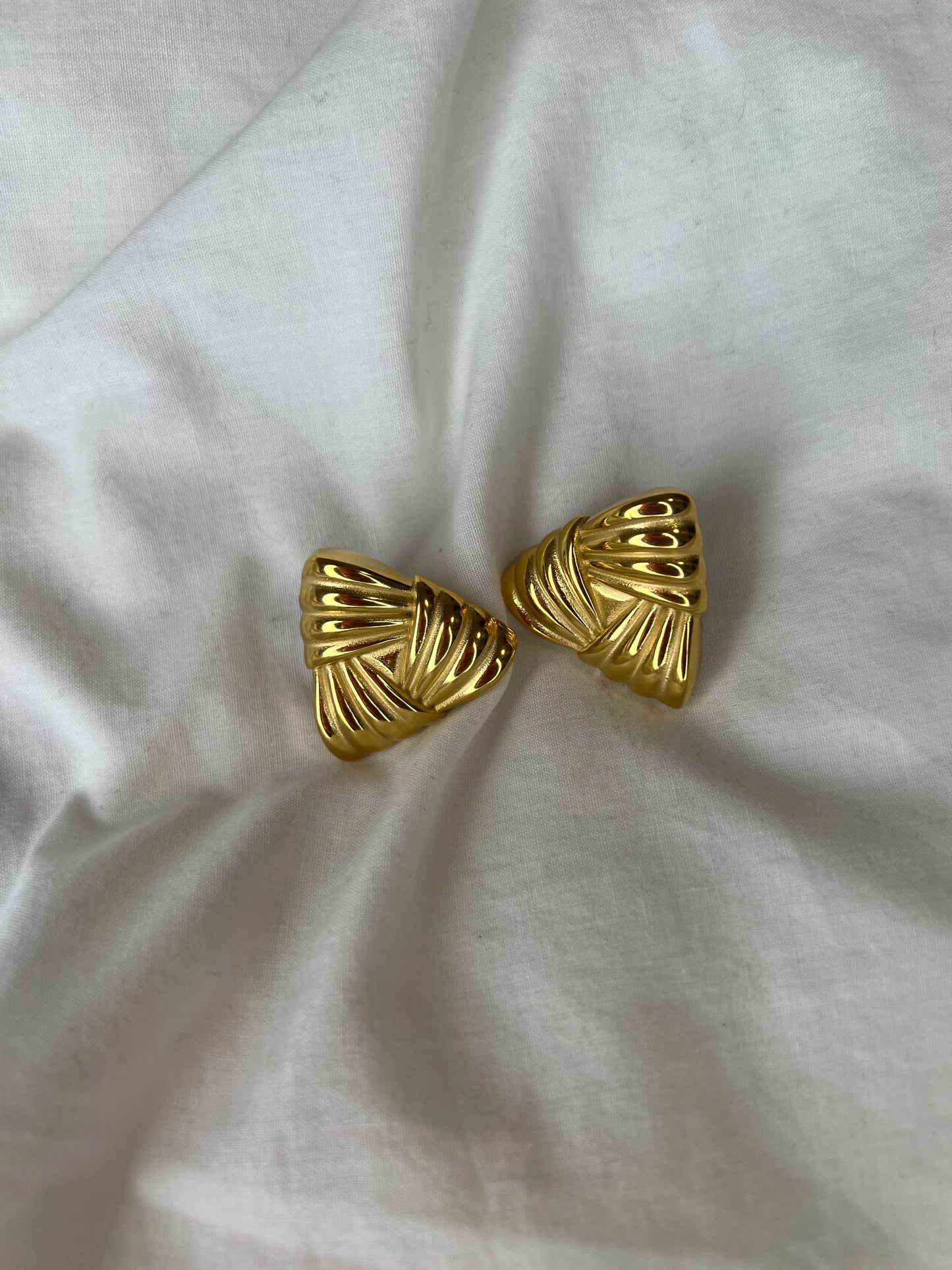TRIANGULAR EARRINGS
